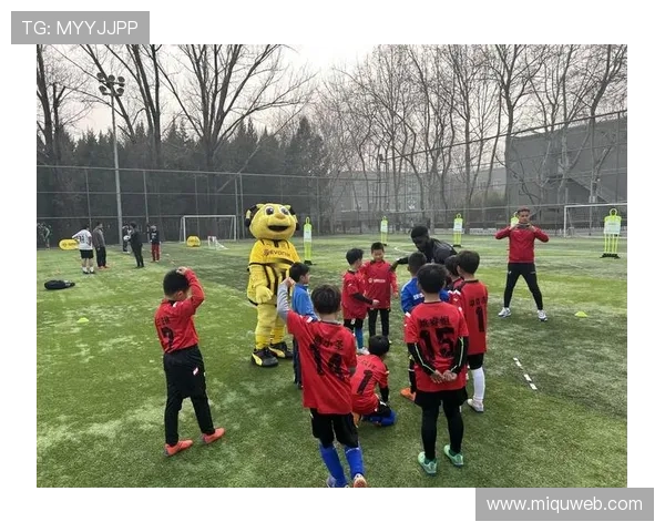 俱乐部青训营与国际学院达成战略合作协议加强青少年足球培养交流